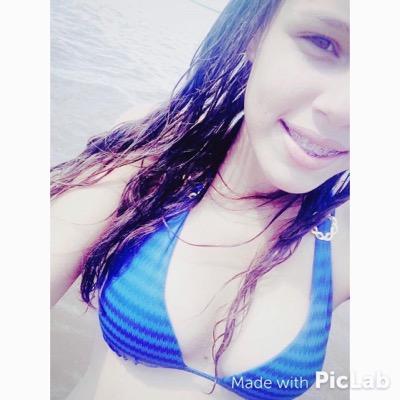 Pqp_Gabih_'s profile picture. Aí você cresce e percebe que quando era criança, sua vida era bem melhor .. ✌️