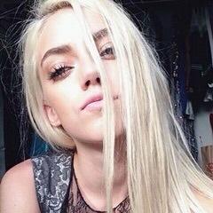 ola, acabei de lhe dar follow gratis agora vc poderia seguir a @laurenojenta ??? esta em meta pfvr nao ignora agradeço desde ja