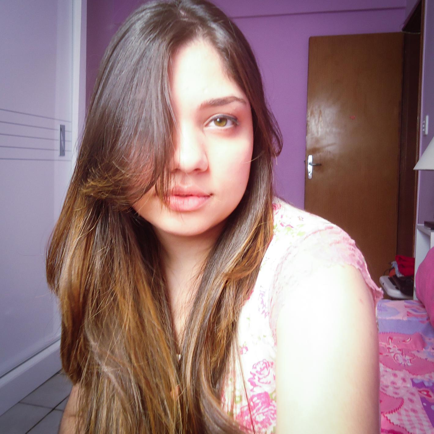 Designer, Ilustradora. 

Santos, Brasil.