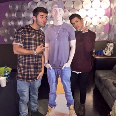 idkfangirll's profile picture. ✨I meant to listen to a song on youtube but i fell in love✨