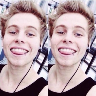 5 seconds of summer is a gift to humanity. ~don't unfollow please~
