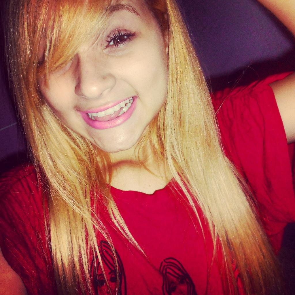 Instagram: thalyta_barbizinha segue eu sigo de voltaa Facebook:Thalyta Gabrielle add lá ;)