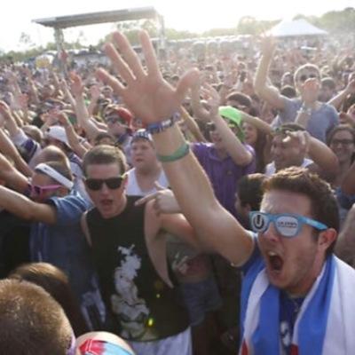 Send us crazy pictures from your college parties and we retweet our favorites. You can dm the pictures too and we will post it anonymously