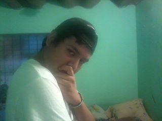 Hola me llamo moises las personas q me conocen me dicen moi o moisesitho,tengo 15 años mi deporte favorito es el futbol,mi posicion de jugar es arquero,mi mayor