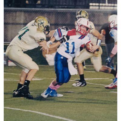 DE for Belle Vernon Leopards. If your not with me, your against me . Houston Texans and Rockets. 8/8/97 is life. #cuffed #chasin #wannabethebest
