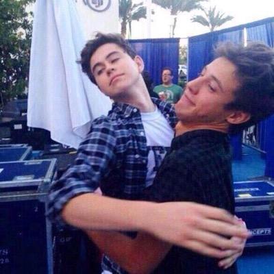 THIS IS A FREE FOLLOW BUT FOLLOW @mainlycash A FAN ACCOUNT FOR CAMERON DALLAS AND NASH GRIER