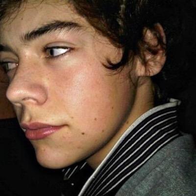THIS IS A FREE FOLLOW// follow @DimpledCheeks and ask for a follow back xx love you