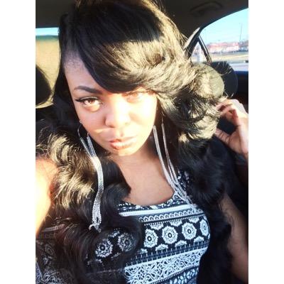 ,Follow me on instergram @ayylleecciia