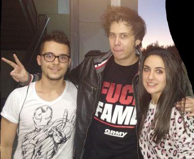 DecepcionFamoso's profile picture. YouTube, Videojuegos y Mucho amor. Me gusta la comida rápida y frita, y la paella de mi madre cada Domingo no me la quita nadie. Andaluces LOVE