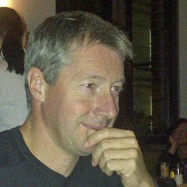 kümmert sich um digitale Angelegenheiten bei @dw_news, @DeutscheWelle. Passionierter Fahrrad-Pendler, Hobby-Lichtbildner und Riesling-Enthusiast.