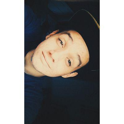♐ 19 anos, Solteiro, CWB #IloveDog's
 Creio no riso e nas lágrimas como antídotos contra o ódio e o terror ;)