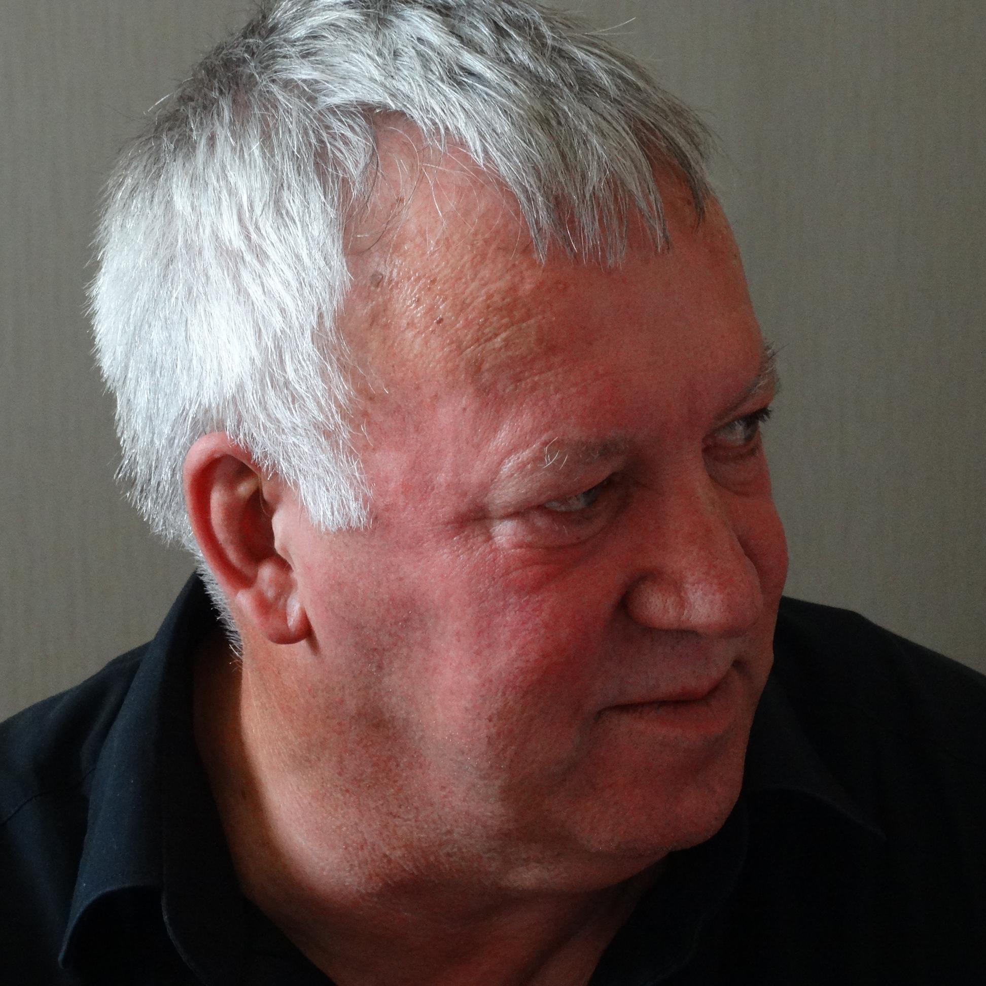 Entrepeneur in cosmetics and Bulgarian real estate - director of the YES!Delft building.