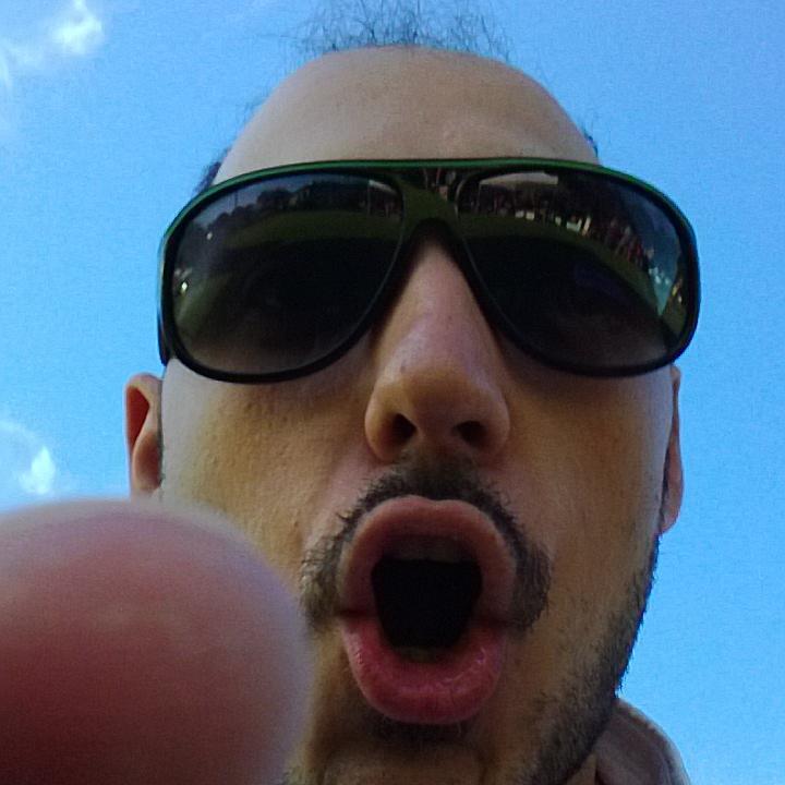 System Engineer‏, My Love: Develope Apps. One Giant: Martin Fowler.