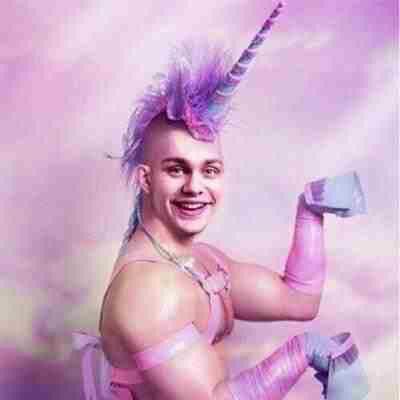 HIII!! JUST GIVING YOU A FREE FOLLOW BECAUSE WHY NOT? AND ALSO IF YOU WANT TO, FOLLOW @jadelove5sos AND IF YOU WANT ME TO RT SOMETHING OR FAV JUST ASK OK BYE!!!