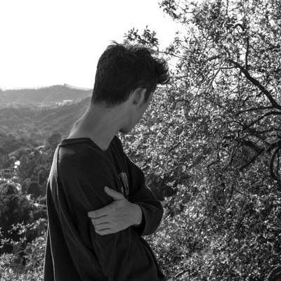 FREE FOLLOW FROM @AUSSIETROYLER !! :) go follow him!
also please retweet this tweet! 3 https://t.co/SixJzD3Lkg :)