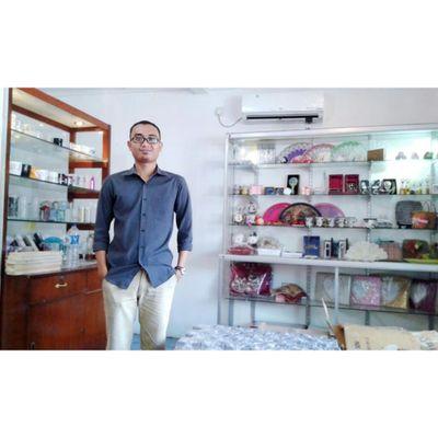 Praktisi Bisnis Online | Internet Marketer | Writer | Konsultan Bisnis Online.
 Kontak: 085719949407. Pin. 315EF328. Founder @ifsouvenir