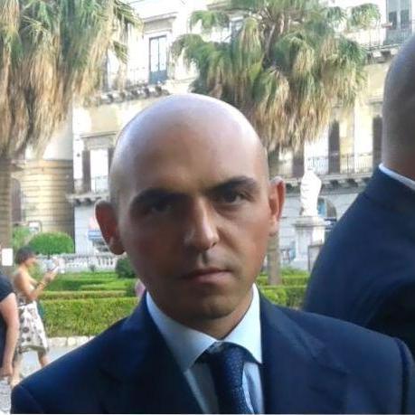 Consulente del Lavoro - Revisore di Società Cooperative - Appassionato di Comunicazione - Collezionista di tutto - Attento Osservatore