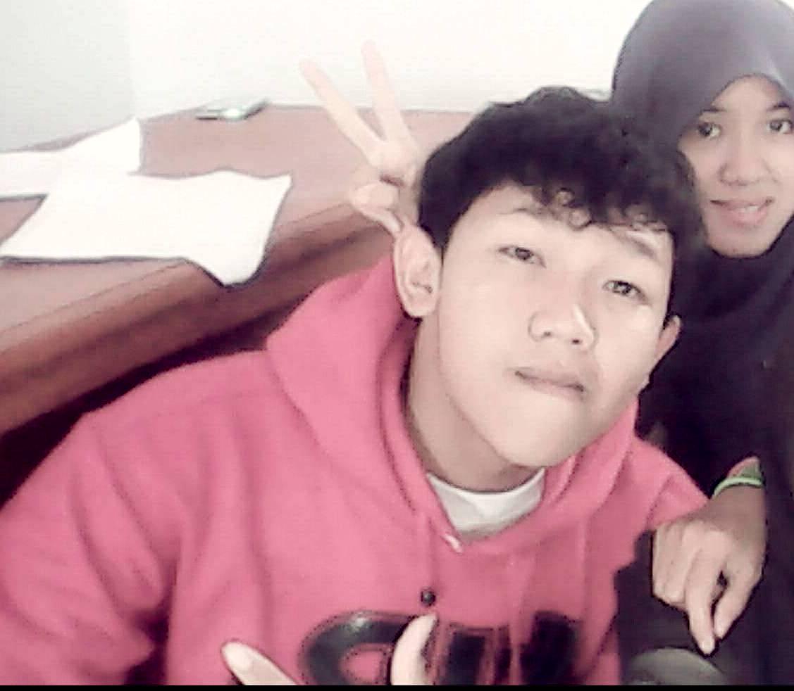 gaya hidup yg sederhana, gaya hidup yang apa adanya.. I am younger boy ,