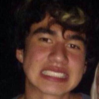 im fucking in love w/ calum.