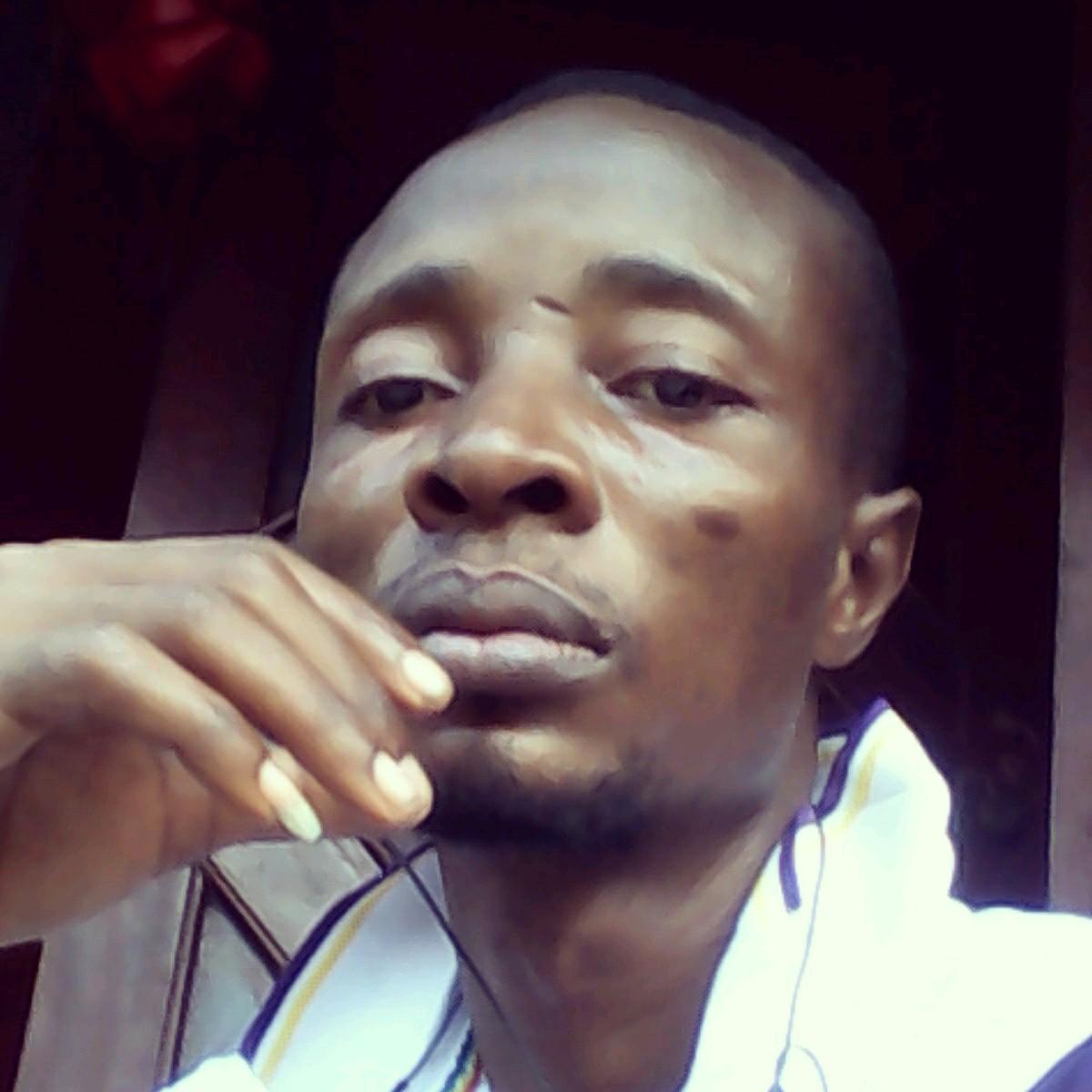 am a lover of good muzik and also i sing.