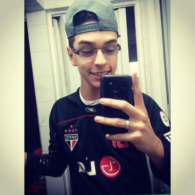 Quem me vê, me vê sorrindo e vai ser sempre assim (8'     → Sou da @_lalari. beijos.