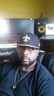 Top side DJ's/ topside entertainment production company for booking djbird1@att.net http://t.co/wB64i5drYn and Twitter @djbird237 TOPSIDE DJ'S SOUNDCLOUD