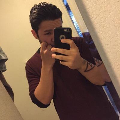 an outgoing person who loves to skate,draw,listen to music and hangout =D