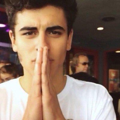FOLLOW @FIRECASHEW AND TURN HER NOTIFICATIONS ON FOR DMS TO 12/12 EVERYDAY! ♥️