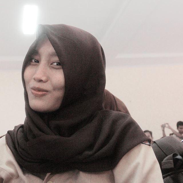follow me @DheaBunga4 ,@Dheabunga06 :) Ade Furqon 06_07_2013 longlast :*SMKN 1 kota serang perkantoran 3 :*