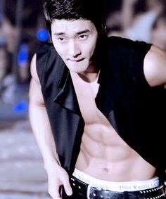 Choi Siwon parody sah milik barbie ♡