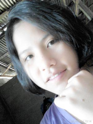 ทอม ติดเพื่อน โสด โลกส่วนตัวสูง เป็นคนแรงพูดตรง ชอบพูดไม่สนใจใครมั่นใจ ใครด่าว่าเเรงว่าดานไม่สนแรงแต่ไม่เคยแย่งแฟนไครidไลน์0930373340