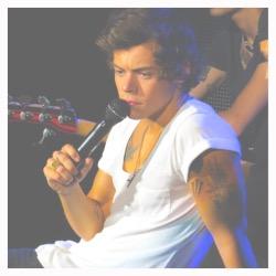 harry styles,20 anni,gay.