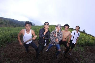 http://t.co/OD8CLpN0
follow us @sulunggeno @slatemgeno @BagusGeno @RenhardGeno @Ghalohgeno
booking @aan_sipet supported by @trotswear