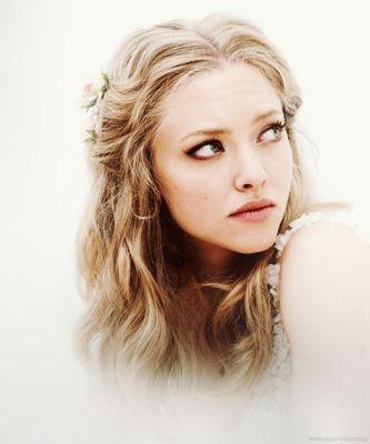 Yo soy Cosette, hija de Fantine, rescatada por Jean Valjean y enamorada de Marius Pontmercy.