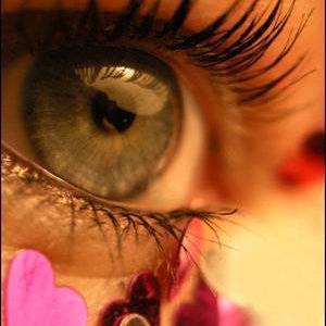 Flavie13's profile picture. Chaque personne qu'on s'autorise à aimer
est quelqu'un qu'on prend le risque de perdre.