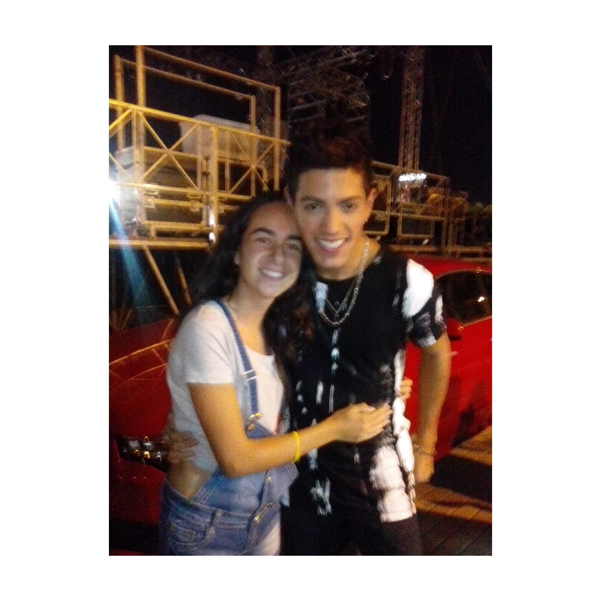 Qué grandioso es tener a alguien en tu vida que pueda hacerte sonreír, incluso cuando no esta cerca de ti. Auryn, Sweet California. RDA