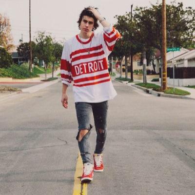 MolestingMendes's profile picture. Our main accounts are
@streakincameron
@justdoitnash