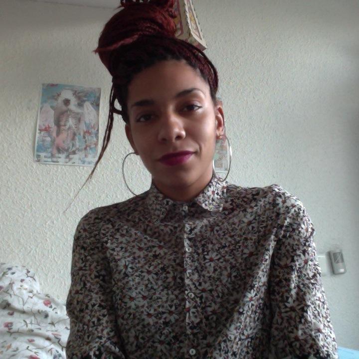 YelenaZnn's profile picture. 