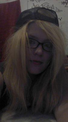 kittengirl7344's profile picture. love hanging with friends and love life 
liven it up as much as I can and just happy to be with my friends and people I love
