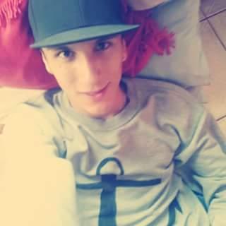 20 anos , solteiro *--* .