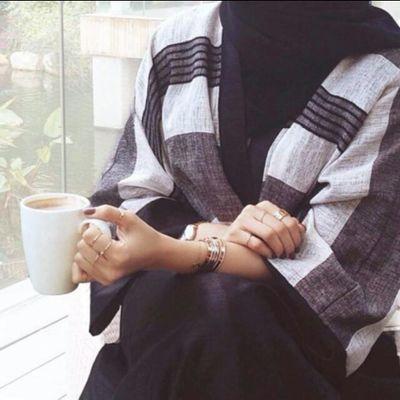 تعجبني الأرواح الراقيه التي تحترم ذاتها وتحترم الغير .. عندما تتحدث : تتحدث ب عمق ، تطلب : ب أدب ، تمزح : ب ذوق ، وتعتـذر : ب صدق ..
