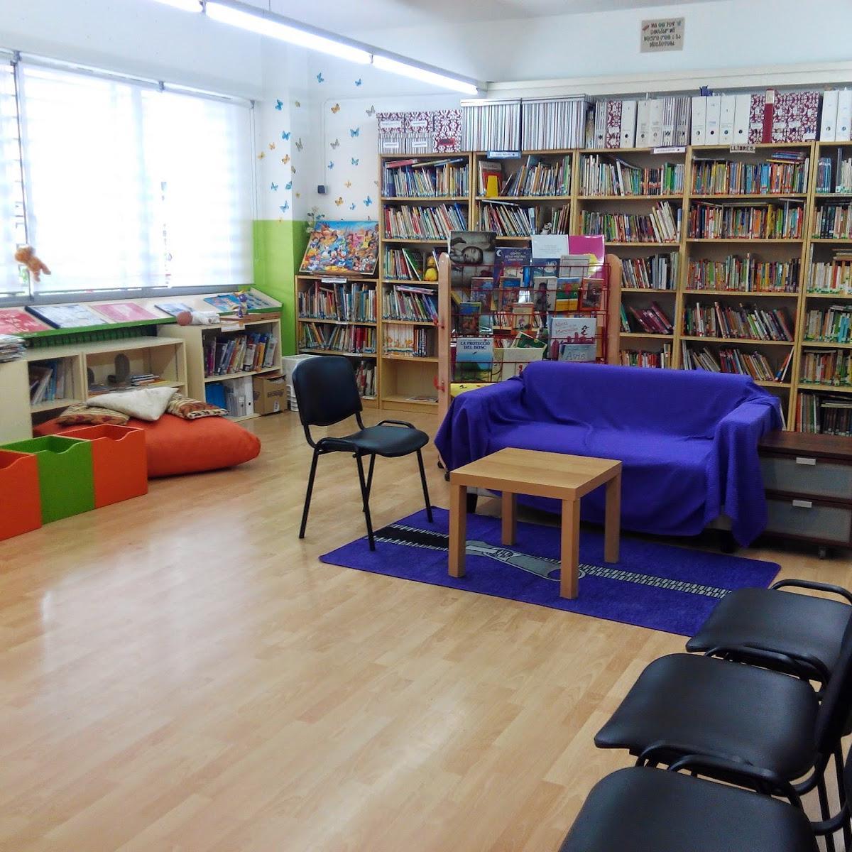 Blblioteca de l’escola Josep Carner, gaudint i promovent la lectura al barri de La Salut.