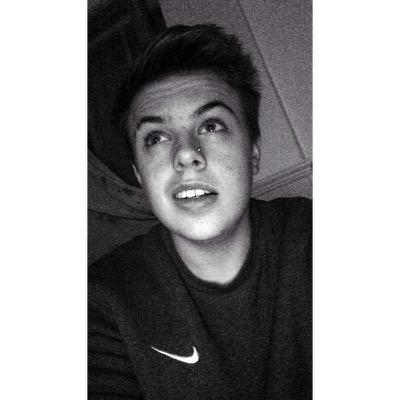 ShinnJames's profile picture. 15 
snap chat Owen-shinny
|single|