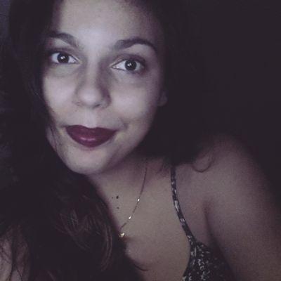 Hello there. I'm Ana, I study psychology, I like to dance, take pictures, eat (a lot), read books and do spells.