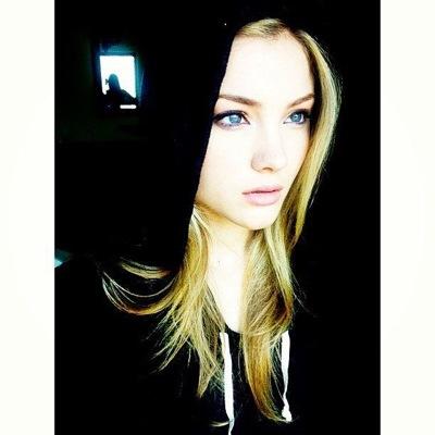 | 19 años | Hija de Effie y Haymitch | Hermana de Edward... Por desgracia. |