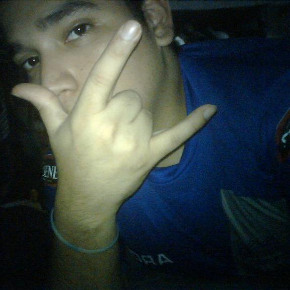 Economista. 100% orgulloso de lo que fui soy y sere... no hay nadie mejor que Yo... soy rockero de corazòn .. Hincha del C.S Emelec y Boca Jr .