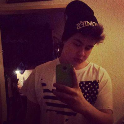 Deutsch♐.16❕.Rap❌
Facebook: David Stallkamp
Instagram: _das_daavid_