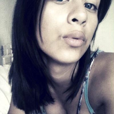 SOLO DIOS SABE QUIEN SOY, me encanta la persona que soy, me gusta maluma... y nose que mas colocar ;)