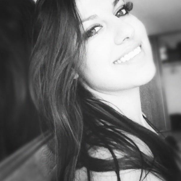 I like short walks to the fridge and my hobbies are breakfast, lunch and dinner. Instagram: Michellejrod