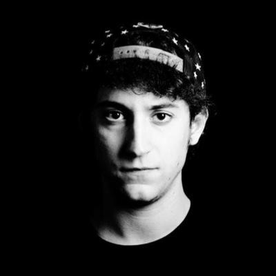 Rey único e indiscutible de los lagartos. Dj, Producer & 1/2 in @thedirtyplayerz // A&R / Promotions in @ghrzcollective // Vine: https://t.co/aNgmBEHpPL